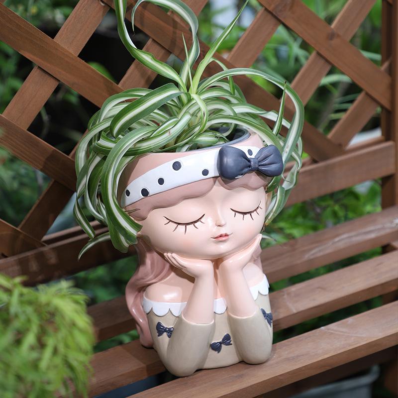 Chậu cây resin hình cô gái, chậu cây mọng nước mini, trang trí sân vườn, ban công và tiểu cảnh (RG-151)