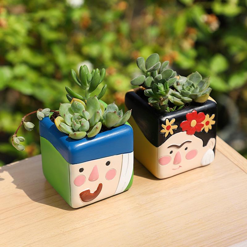 Chậu cây mọng nước hình vua nữ hoàng bài poker resin, chậu mini để bàn, trang trí văn phòng (RG-174)