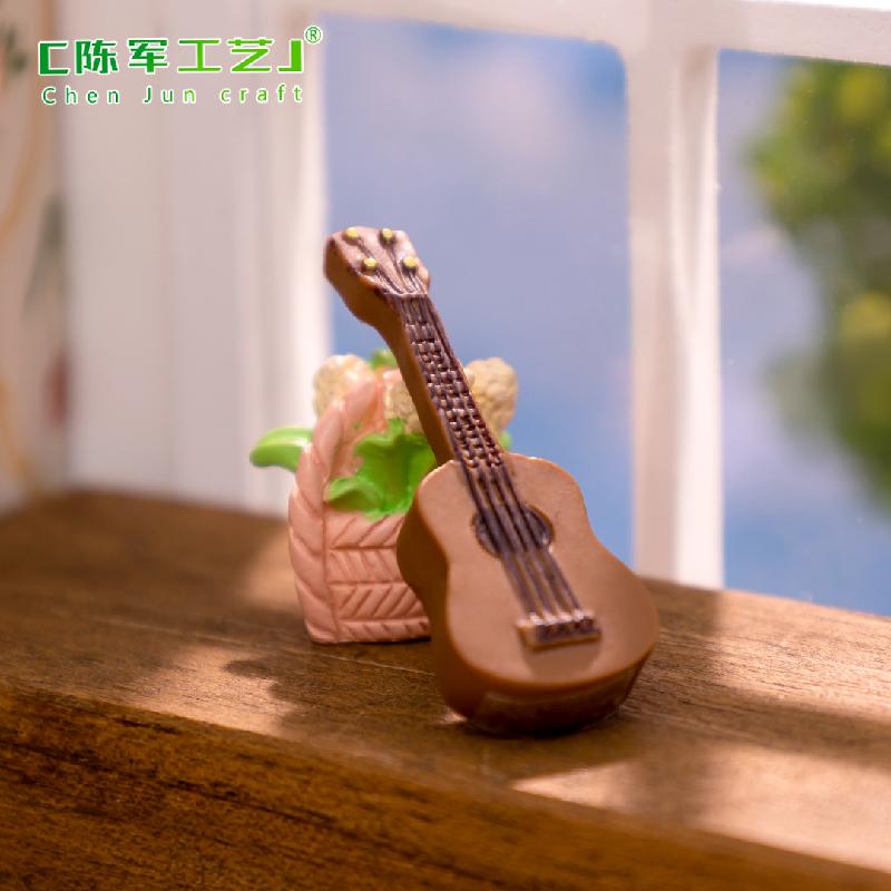 Mô hình guitar mini – Phụ kiện trang trí nhà búp bê, mô phỏng chân thực (M-1165)